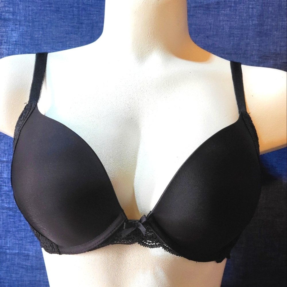 Victoria Secret black lace push up bra size 32DD